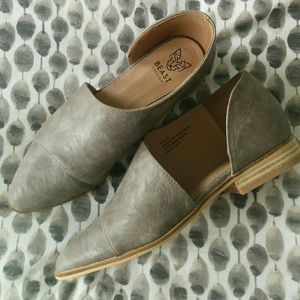 Side Cut-out Ankle Boot